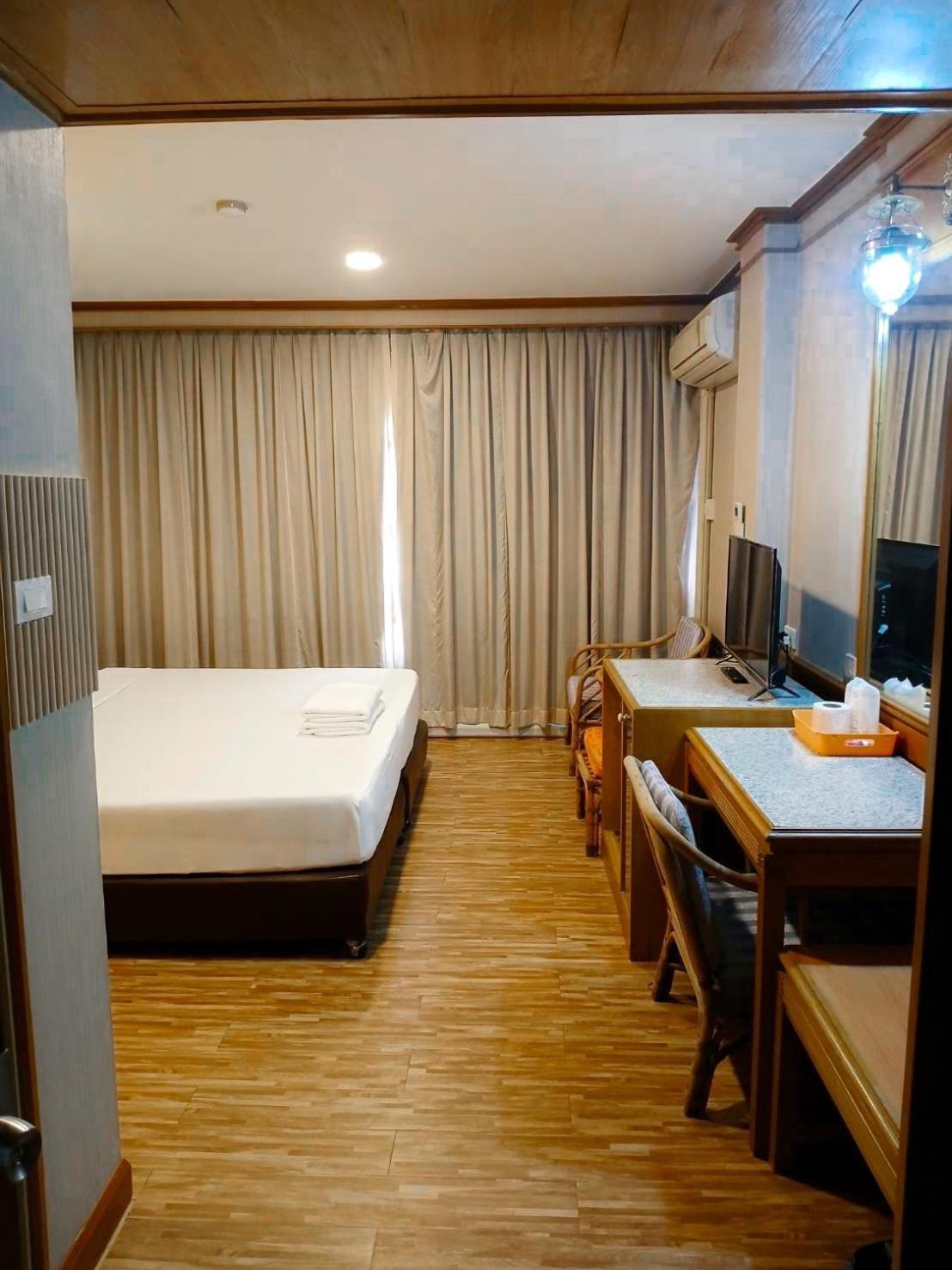 Hotel Pattaya Beach Esterno foto